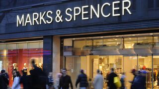 Marks & Spencer mejora beneficios y repunta en bolsa, pero teme que el consumo baje