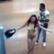 Una mujer se desnuda en un Walmart de México para demostrar que no había robado