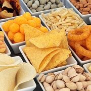 Casi 8 de cada 10 snacks son "poco o nada saludables", advierte la OCU