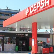 Carrefour rompe la exclusividad con Cepsa y lleva sus tiendas a Repsol y BP