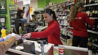 Carrefour firma el primer convenio de supermercados para 10.000 trabajadores