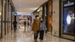 El mercado de lujo en China retrocede por primera vez en cinco años