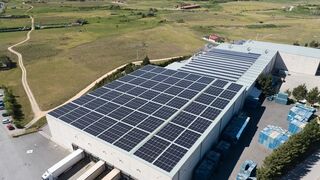 Pascual instala paneles solares en su fábrica de Trescasas (Segovia)