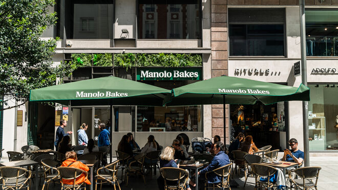 Manolo Bakes inaugura su primera tienda en Cantabria