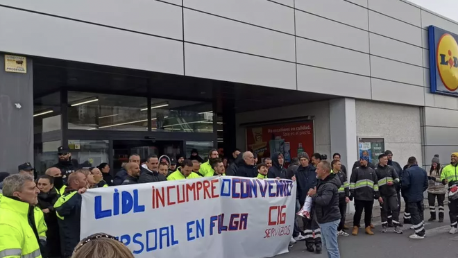 La huelga de Lidl en Narón, suspendida y pendiente de mediación