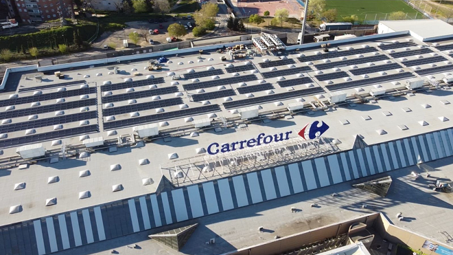 Carrefour aspira a la autosuficiencia energética con placas solares en 130 tiendas