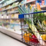 El Gobierno mantendrá la rebaja del IVA de los alimentos si persiste "anormalidad" en los precios