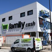 Family Cash ultima la apertura de su nuevo hipermercado de Finestrat (Alicante)