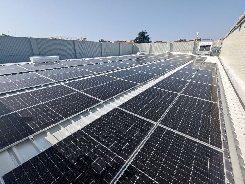 Más de 200 paneles solares cubrirán de media el 25% del consumo energético.