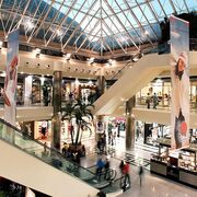 La afluencia a los centros comerciales sigue al alza: creció el 6,2% en agosto