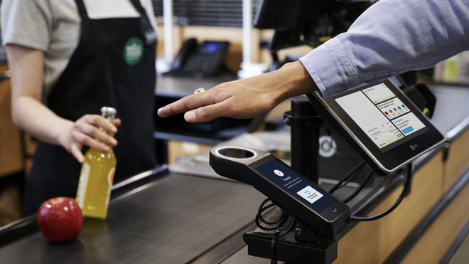 Whole Foods, la cadena de supermercados de Amazon, habilitará el pago con la palma de la mano