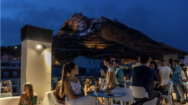 Los valencianos podrán volver a fumar en las terrazas de hostelería