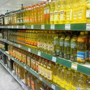 Cruzar Portugal en busca de aceite más barato: "La diferencia es de 20 euros la garrafa"