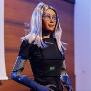 Mika, primer robot humanoide nombrado 'CEO experimental' en una compañía de bebidas