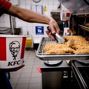 Exclusiva: KFC cuenta el secreto de la elaboración de su icónico pollo frito