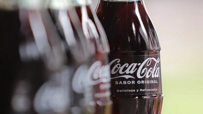 Coca-Cola gana el 9,3% más en el tercer trimestre de 2023 y mejora sus previsiones