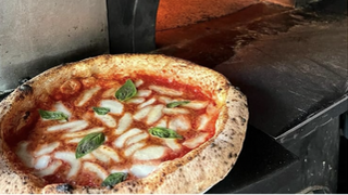 Grosso Napoletano explica el secreto de su pizza en horno de piedra