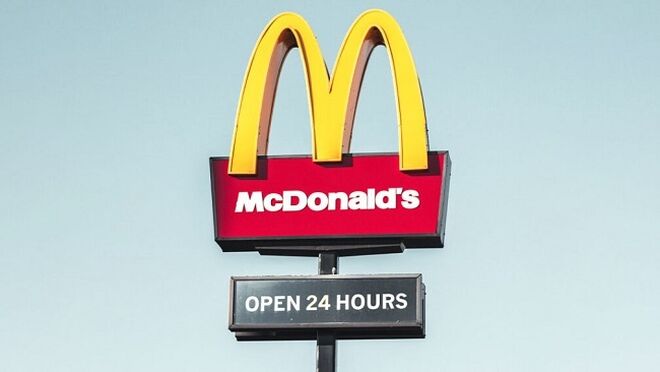 McDonald's elevó ingresos y contuvo gastos en 2023: ganó 7.880 millones, el 37,1% más