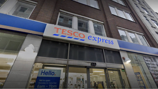 Un supermercado de Tesco, declarado edificio protegido en el centro de Londres