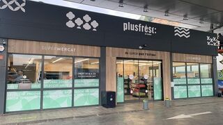 Plusfresc abre en Lleida su primer súper en una estación de servicio