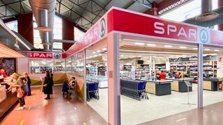 Los supermercados Superestalvi de los mercados de Les Corts y del Clot pasan a denominarse Spar