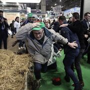 El Salón de la Agricultura escenifica en París el malestar con Macron del campo francés