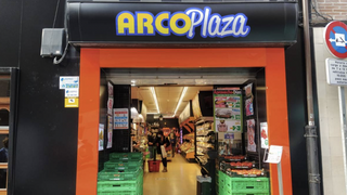 Grupo Cuevas adquiere 29 tiendas y dos centros logísticos de El Arco