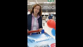 Elodie Perthuisot presenta los carritos sorpresa de Carrefour