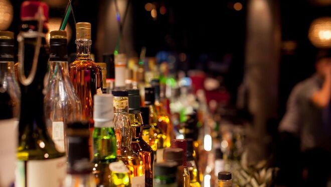 El consumo de bebidas espirituosas cayó el 5,9% en 2023, casi el doble de las previsiones del sector