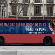 Healthy Poke lanza en Alicante su campaña 'Mucho más rico que los besos de tu ex'