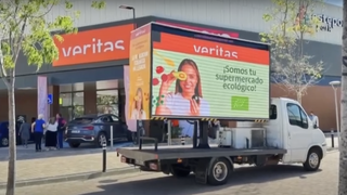 Veritas se apunta al 'street marketing' para presentar su nueva tienda en Estepona