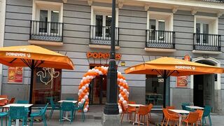 Fachada del nuevo Popeyes en la calle Alcalá de Madrid