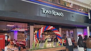 Fachada del nuevo restaurante Tony Roma's en el centro comercial Intu Xanadú