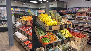 Interior de un supermercado Suma